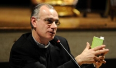 Il vescovo di Acireale mons. Raspanti