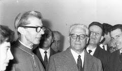 Monsignor Guano (a sinistra) con l'allora presidente della Repubblica Giovanni Gronchi